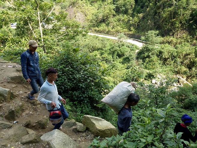 một số người dân sau khi triển khai mô hình phát triển kinh tế lại bỏ đi lao động ở bên kia biên giới khiến hiệu quả không cao 