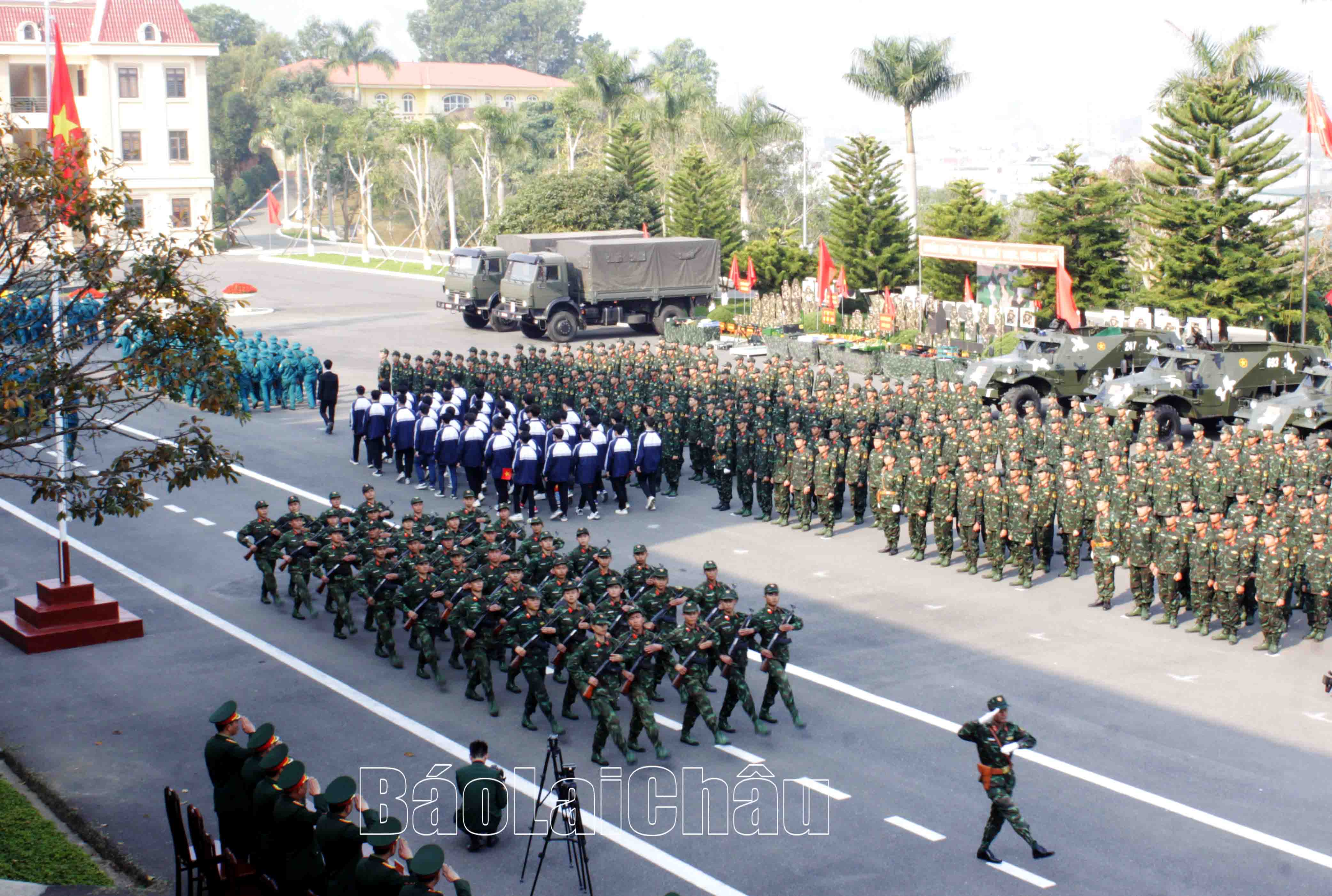 Quang cảnh nghi thức duyệt đội ngũ.