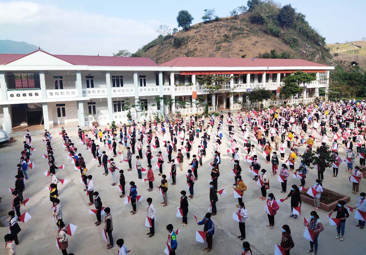 Hoạt động thể dục giữa giờ giúp các em học sinh có tinh thần thoải mái bước vào các môn học.