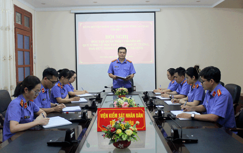 Một buổi học tập, quán triệt chuyên đề về học tập và làm theo tư tưởng, đạo đức, phong cách Hồ Chí Minh của Chi bộ 1 (Viện Kiểm sát Nhân dân tỉnh).   