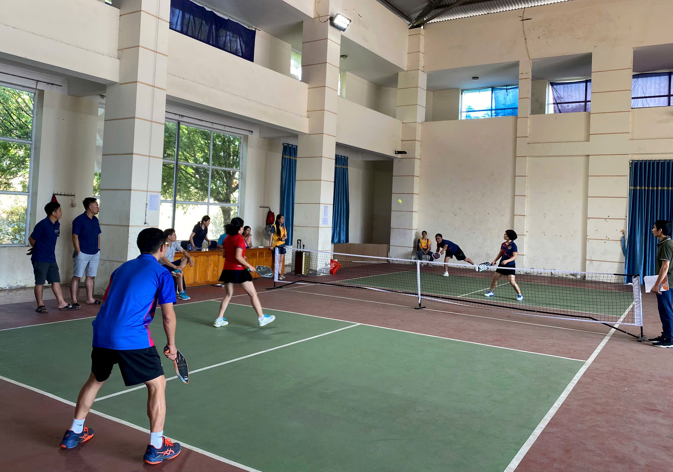 Các VĐV thi đấu nội dung Pickleball đôi nam - nữ. 