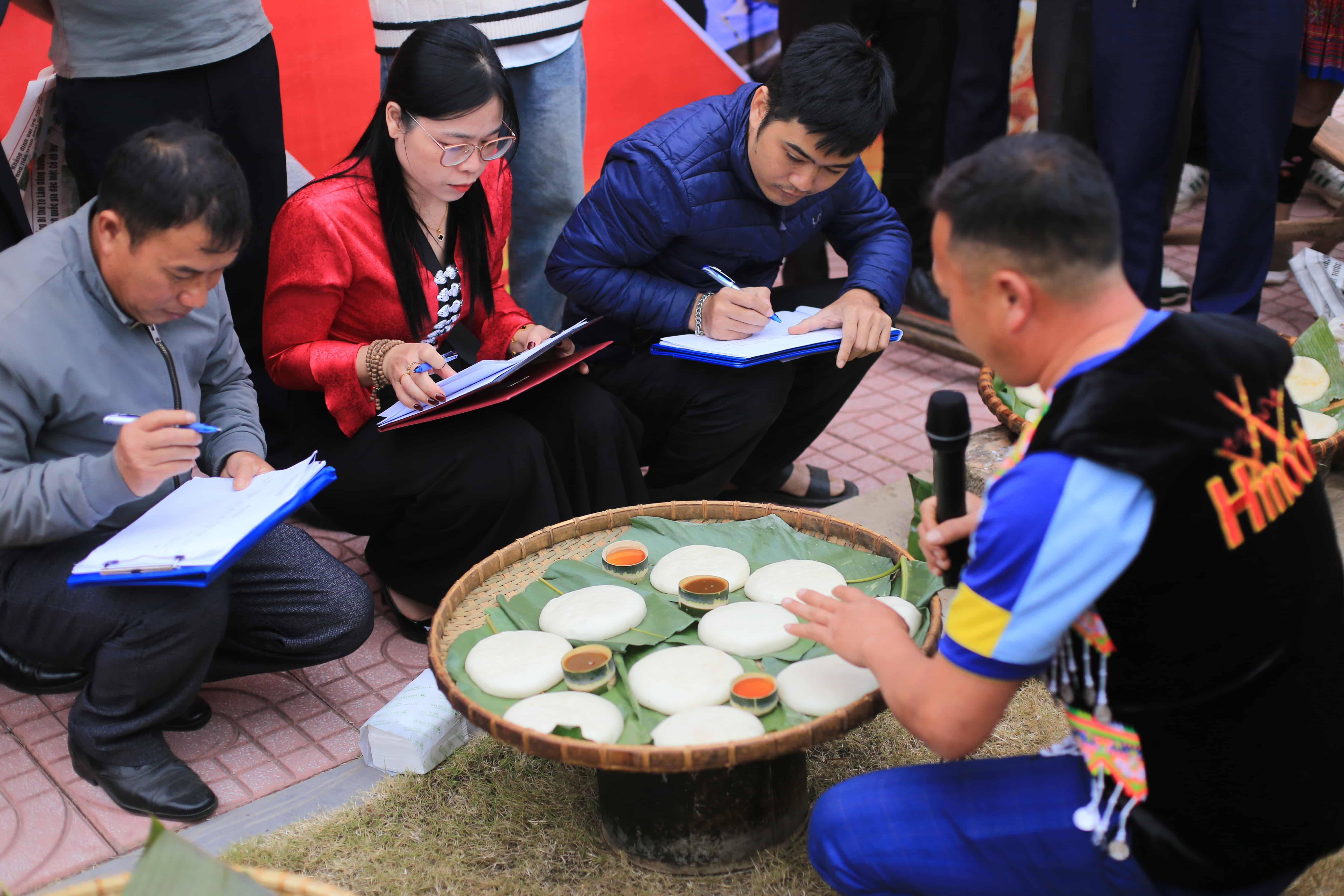 Những chiếc bánh dày hoàn thiện với tiêu chí "sạch, dẻo, mịn và đẹp mắt"