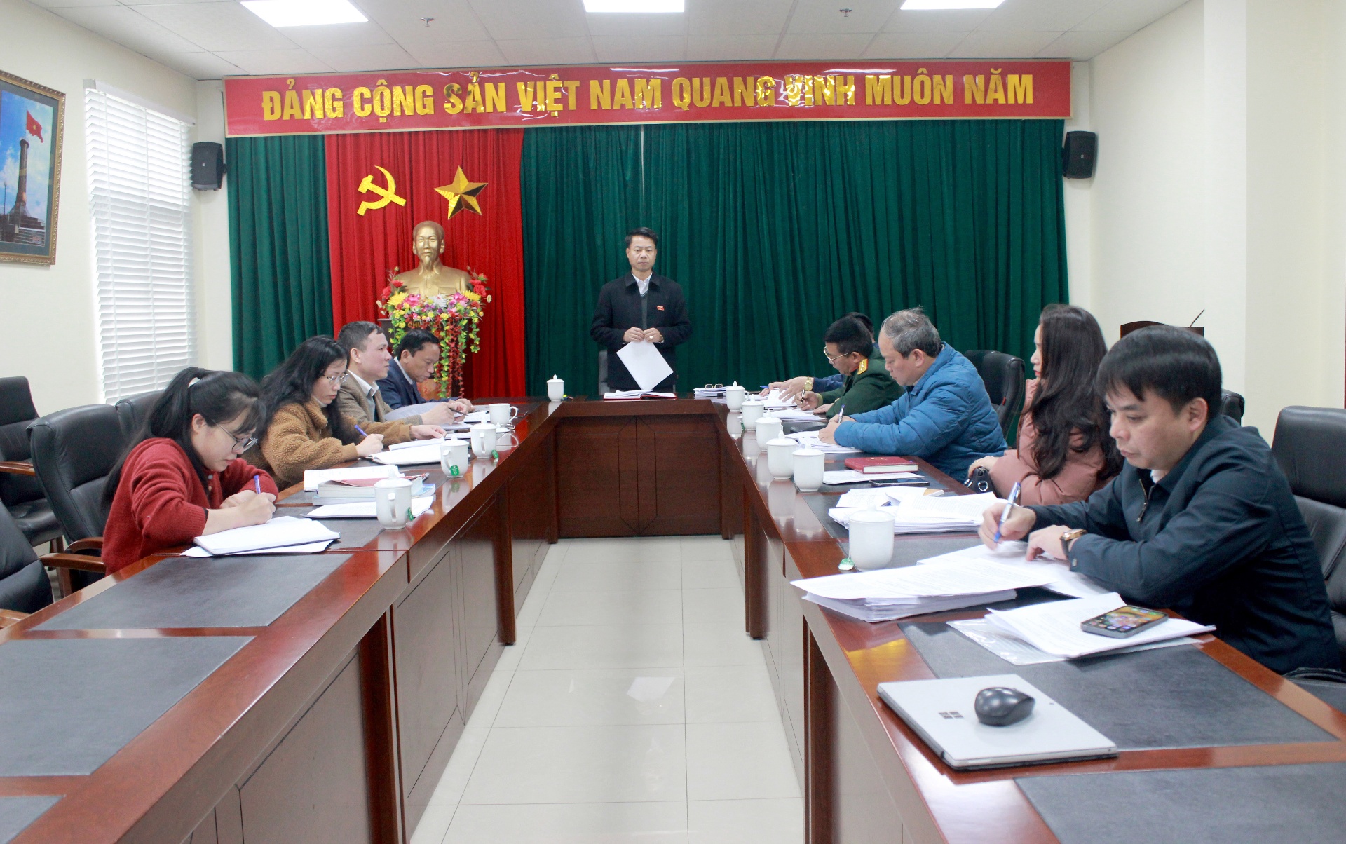 Quang cảnh buổi làm việc.